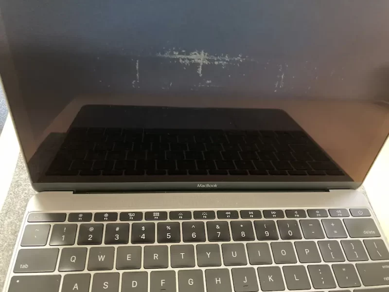 MacBook12インチディスプレイコーティング剥がれ