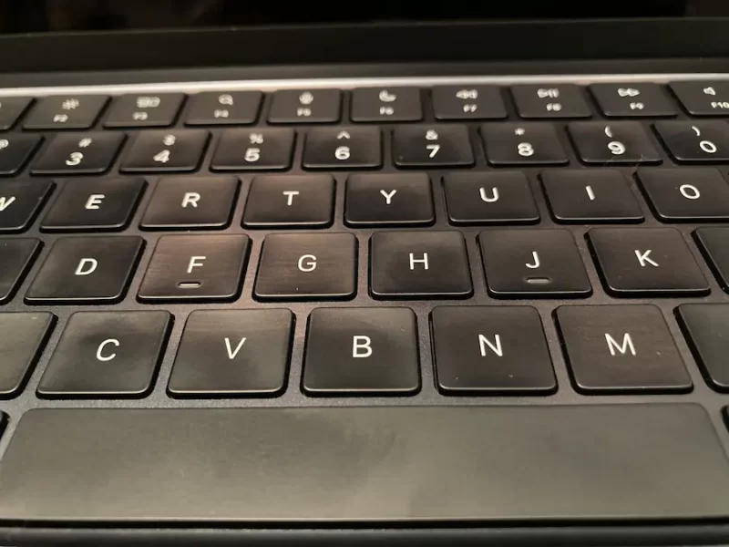 M2 MacBookAirミッドナイトキーボードアップ