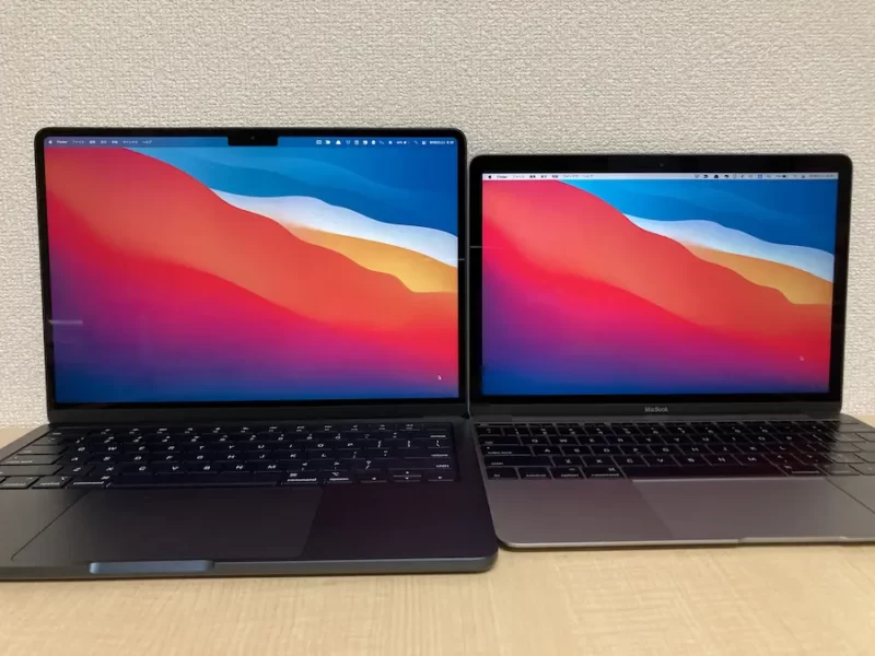 M2 MacBookAirミッドナイトとMacBook12インチスペースグレイディスプレイ比較