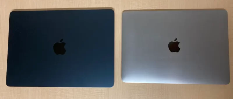 M2 MacBookAirミッドナイトとMacBook12インチスペースグレイ横並び