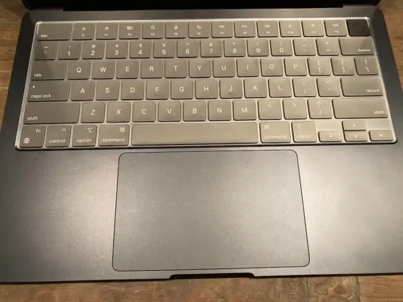 PRODELIキーボードカバー装着M2 MacBookAir