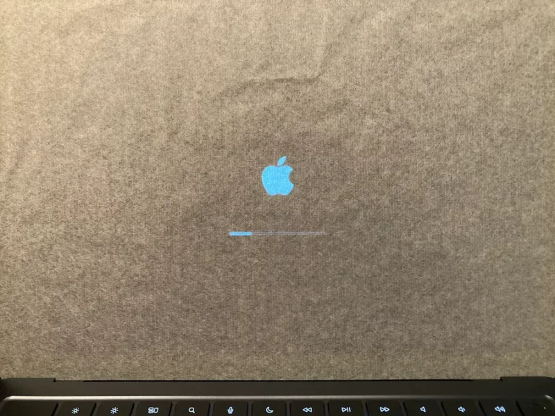 M2 MacBookAirミッドナイト起動
